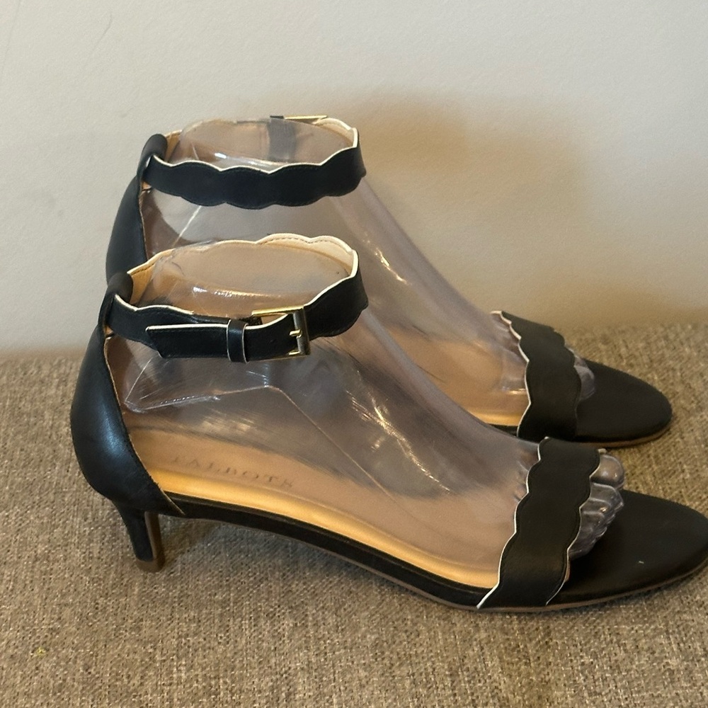 Talbots Pila kitten-heel sandals Black With White Scallop Trim Size 8